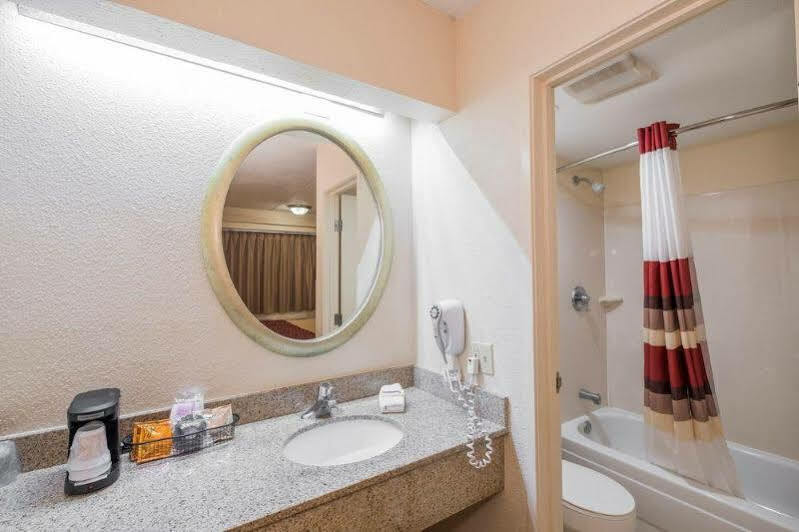 Red Roof Inn Tallahassee - University Luaran gambar